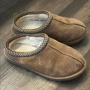 UGG Tan Taz Slippers